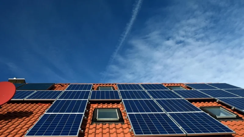 Nowoczesne panele fotowoltaiczne – przyszłość energii odnawialnej